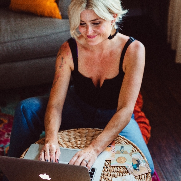 Meet your Posher, Laura - Picture 3 of 4